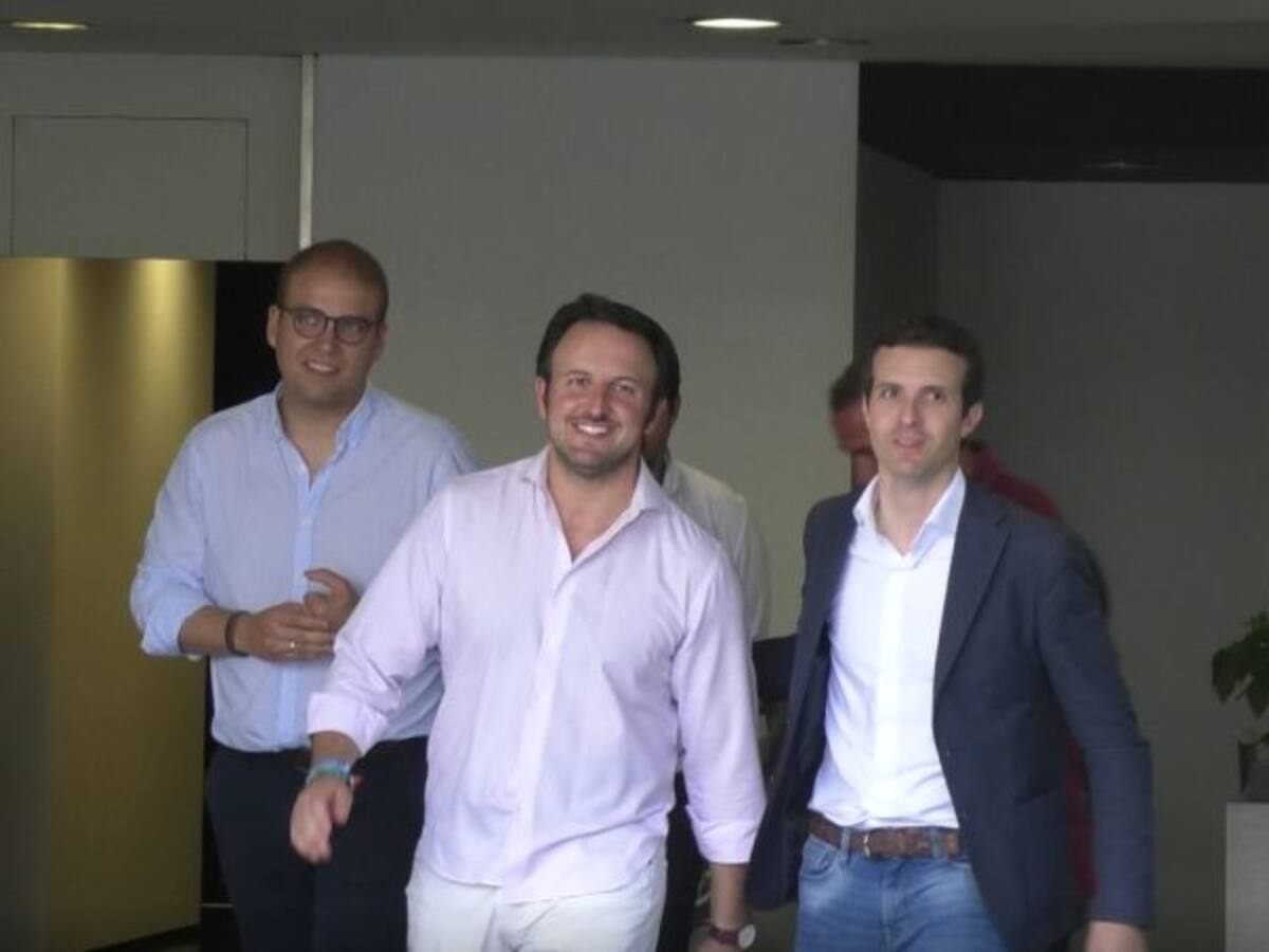 Pablo Casado hace campaña en Elche