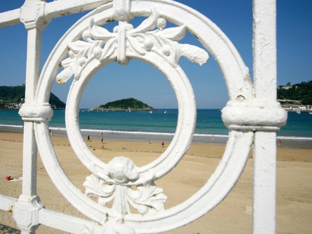 San Sebastián avanza hacia unas playas sin humo ni ruidos con la nueva ordenanza municipal