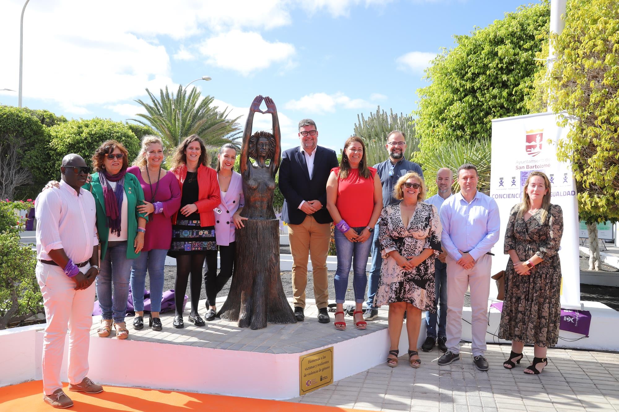 Presentación de la escultura.