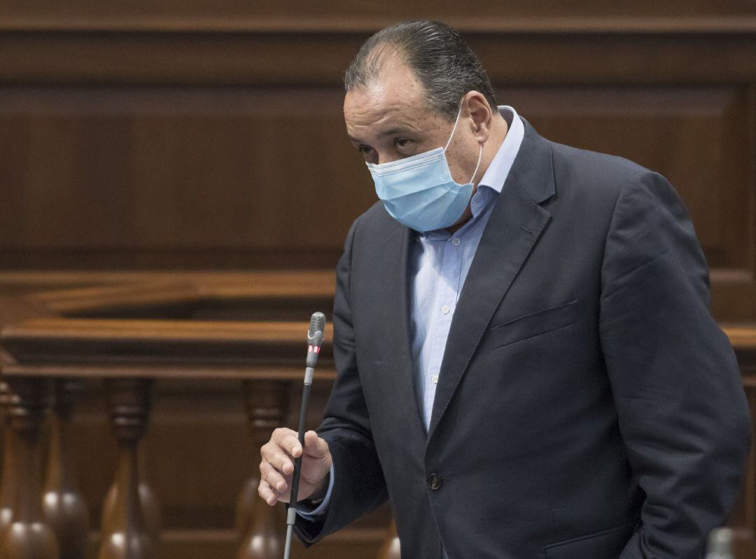El consejero de Sanidad del Gobierno de Canarias, Blas Trujillo