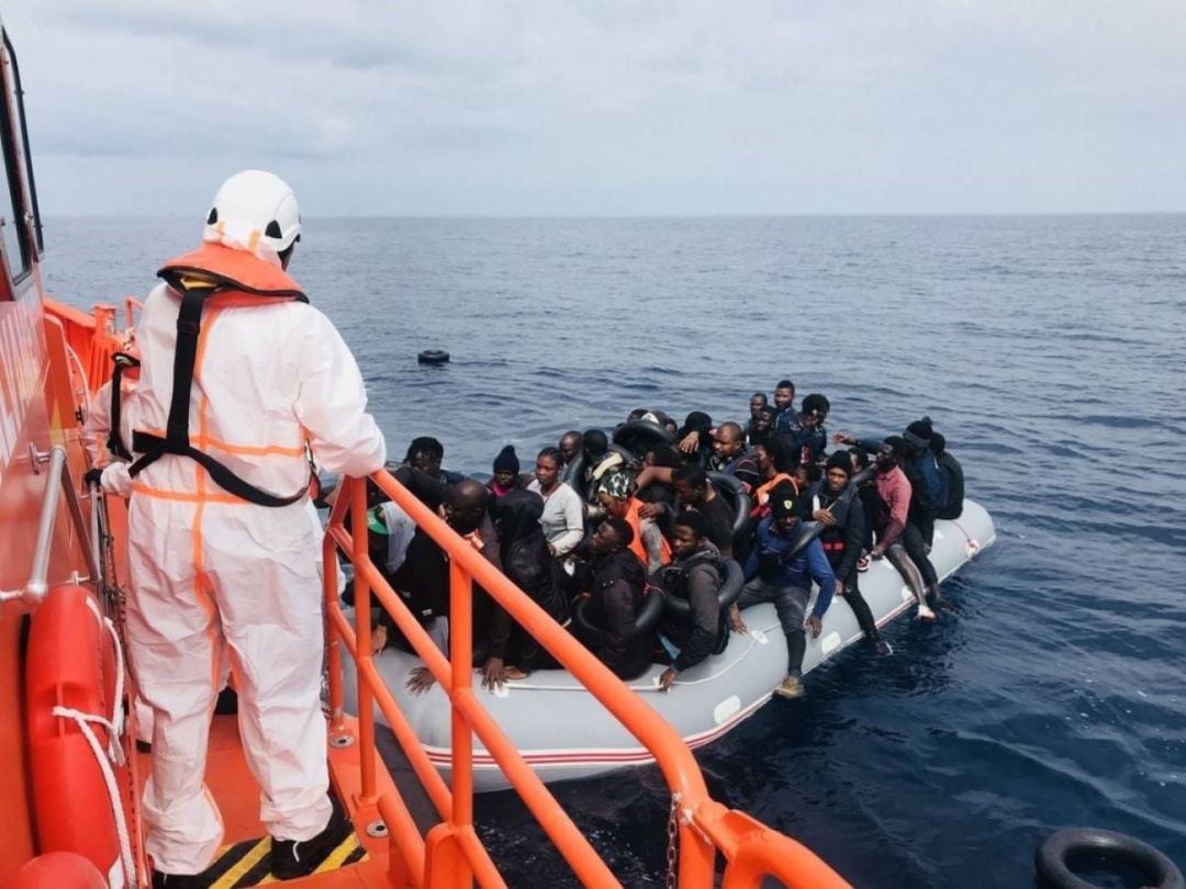 Inmigrantes en patera llegando a la Región