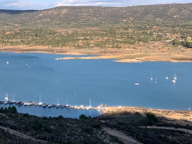 Barcos en Entrepeñas junto al pueblo de Sacedón/Foto SER GU