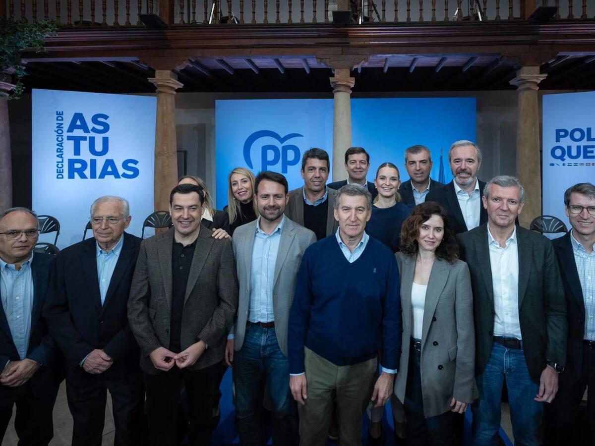 Gallo rojo, gallo negro