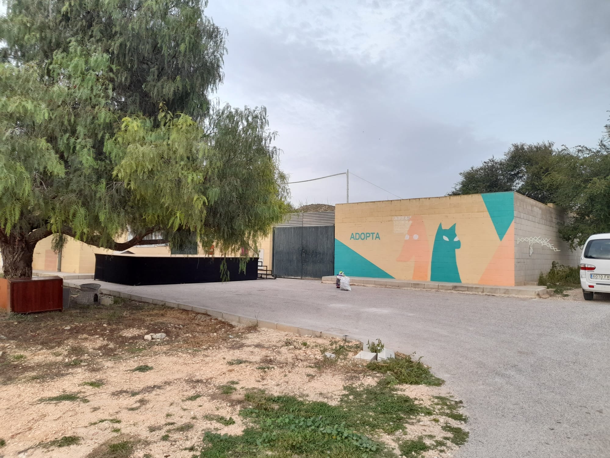 Exterior del albergue de animales