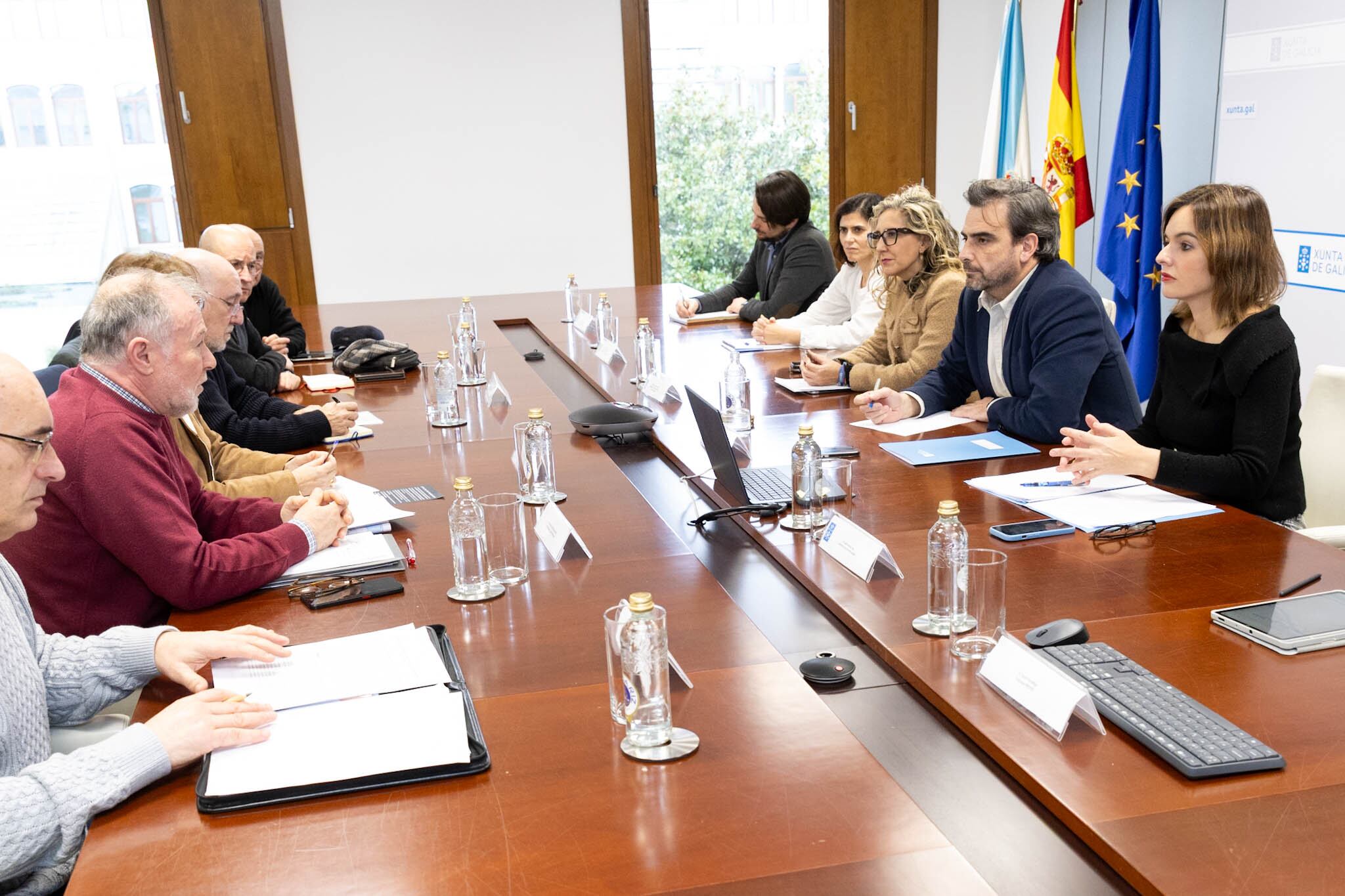 Reunión de representantes de la Xunta con integrantes del Foro Cidadán polo Ferrocarril de Ferrol. Foto/Xunta