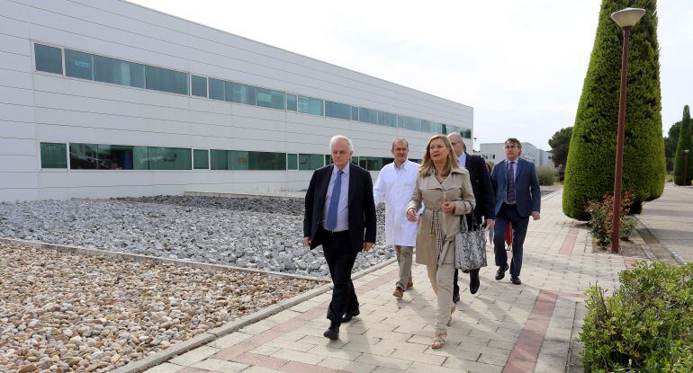 Gerardo Gutiérrez y Pilar del Olmo visitan las instalaciones del grupo Gadea-AMRI en Boecillo