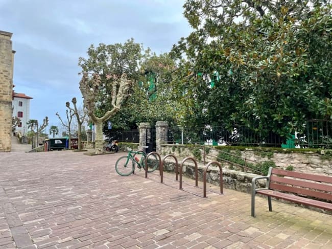 Nuevo aparcamiento de bicis en la parte trasera de Egiluze Ikastetxea