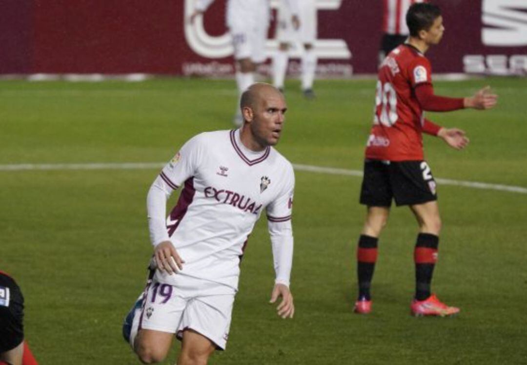 Ortuño celebra el gol ante el Logroñés