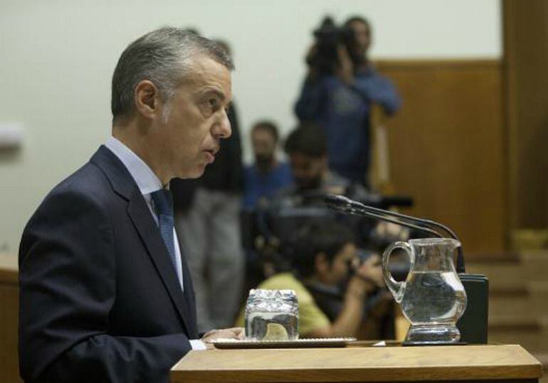 El lehendakari durante una intervención en el pleno del Parlamento vasco