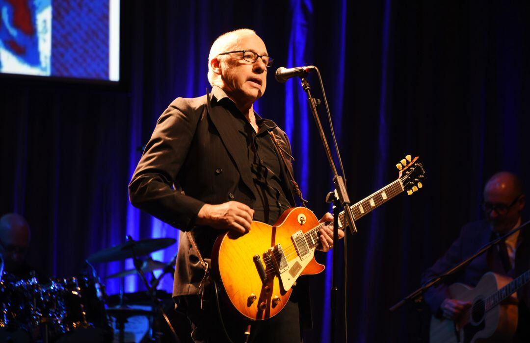 Mark Knopfler durante una actuación en el O2 de Londres en 2016