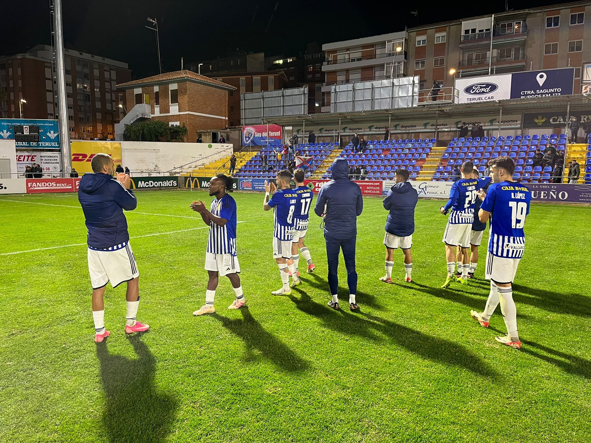 Los jugadores agradecieron el apoyo de los aficionados en Teruel