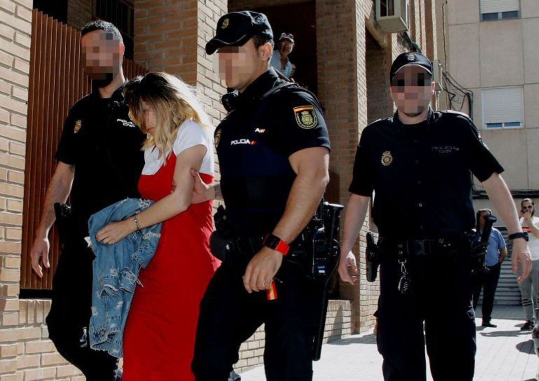 La presunta asesina tras su detención en Elda 
