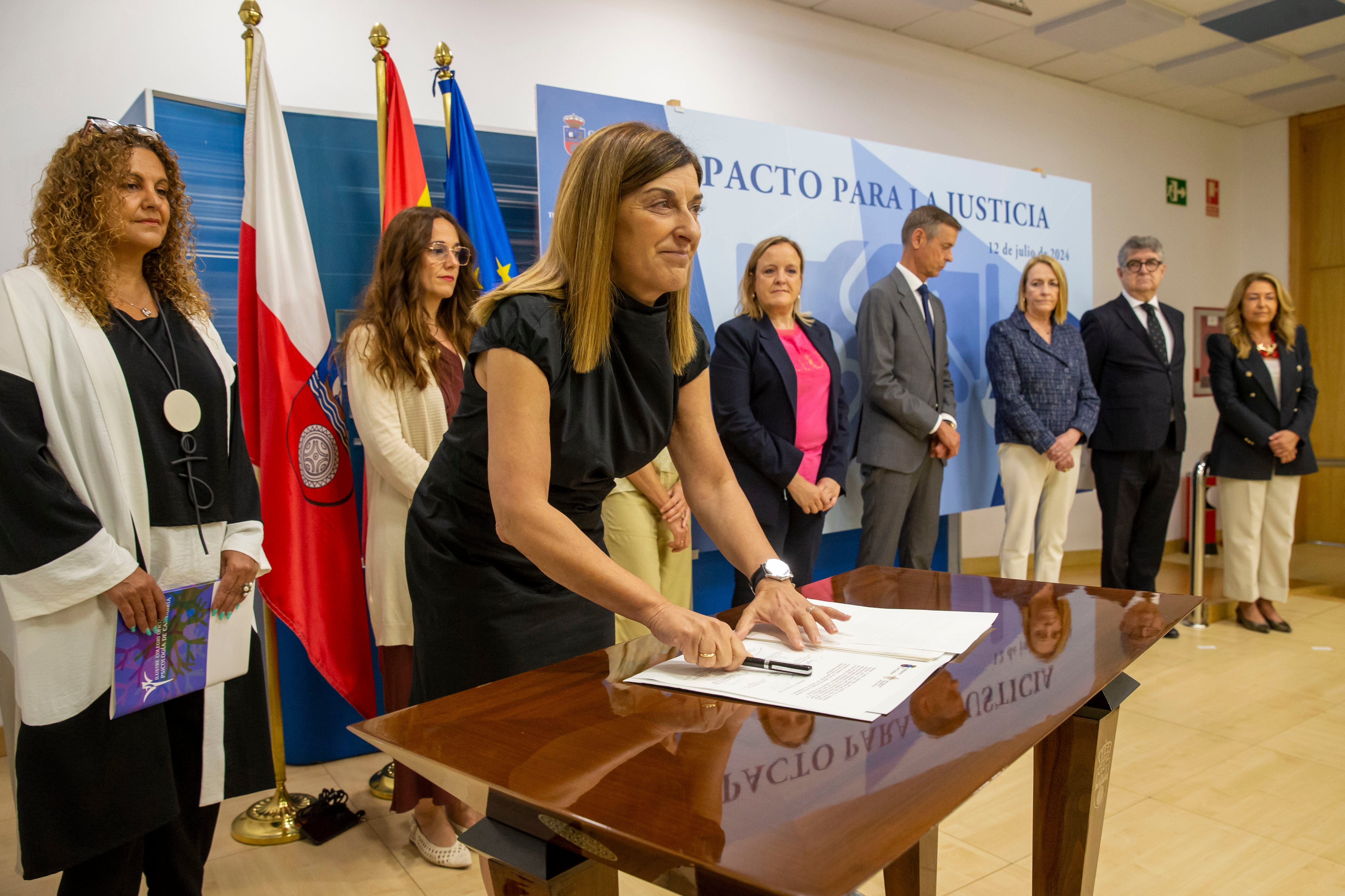 10:00 horas. Sala de Prensa del Gobierno
La presidenta de Cantabria, María José Sáenz de Buruaga, firma el Pacto para la Justicia en Cantabria. 12 JULIO 2024 © Miguel De la Parra