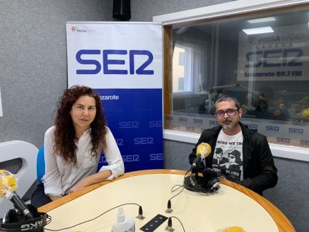 Flor Alonso, directora del Centro del Profesorado de Lanzarote y Francisco Pérez, profesor del IES Teguise y coordinador del Equipo Candela.