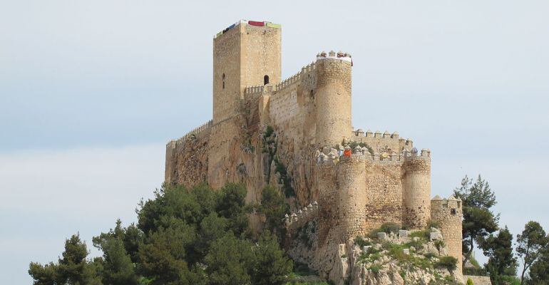 Autorizan el permiso para reiniciar las obras del castillo