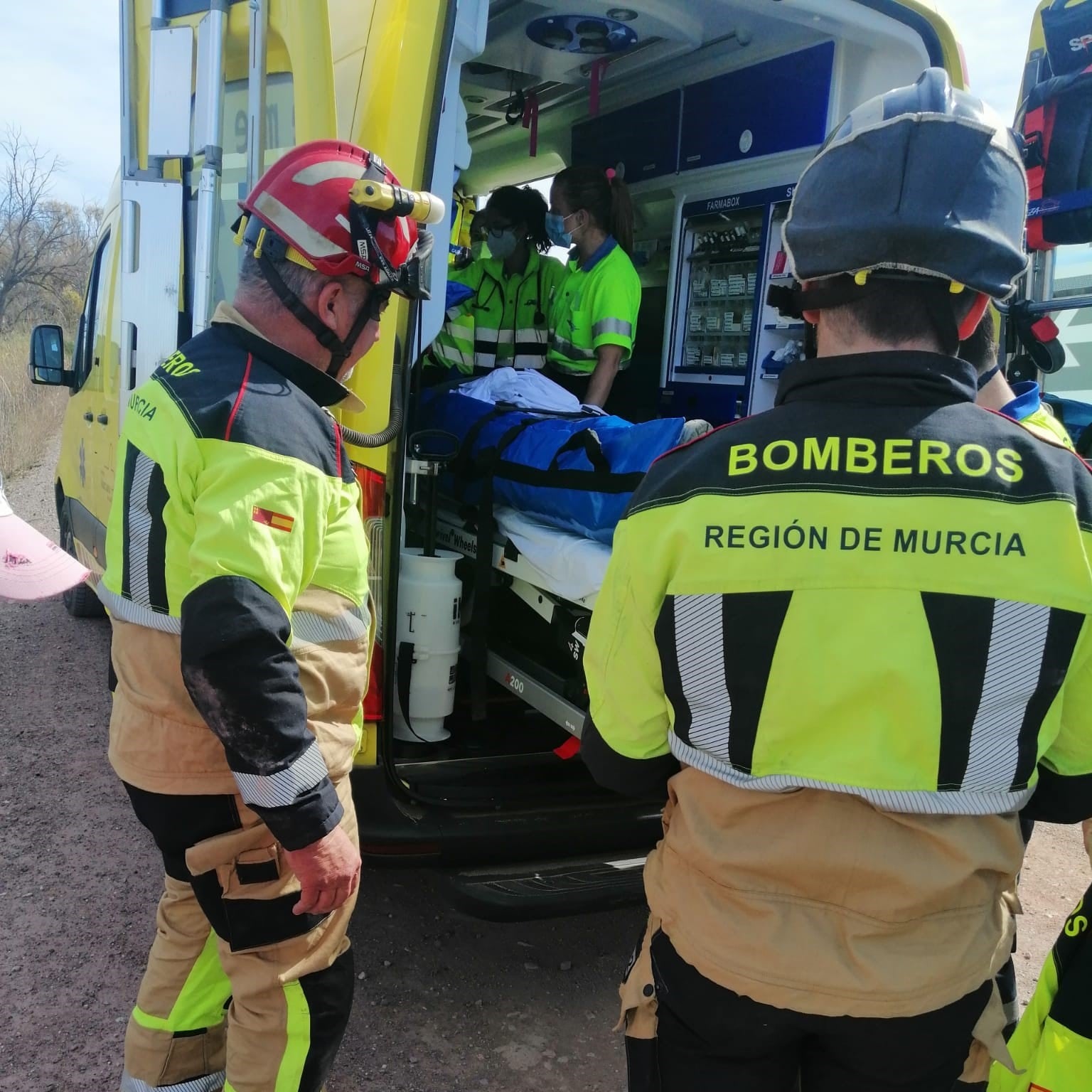 Trasladan al hospital a un hombre que ha sufrido un accidente laboral en Totana