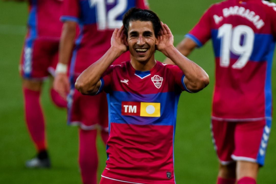 Pere Milla celebra su gol en Mendizorroza