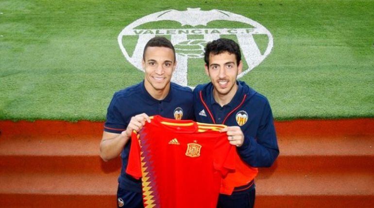 Dani Parejo y Rodrigo con la seleccción absoluta de España