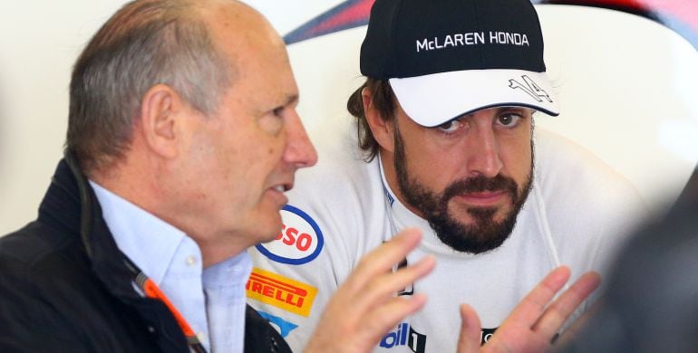 Ron Dennis y Fernando Alonso, en el GP de China.