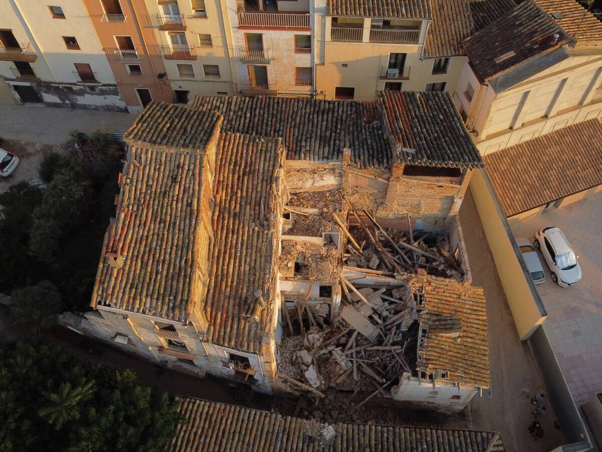 El Ayuntamiento de Barbastro inicia la demolición de los inmuebles de la manzana delimitada por las calles Mirador y La Peña