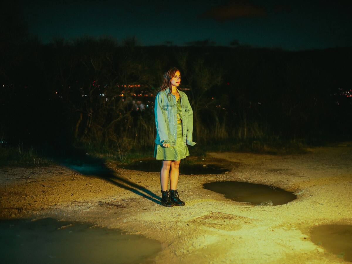 La cantante Clara Olóndriz aterriza en Madrid con 'El vuelo'