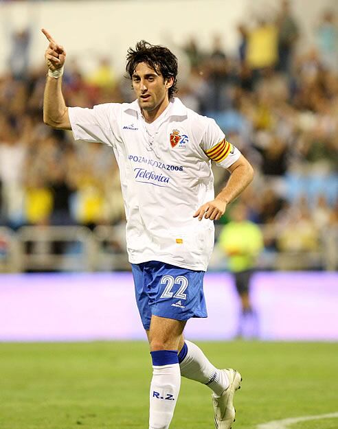 Diego Milito cambia los colores del Zaragoza por los del Génova