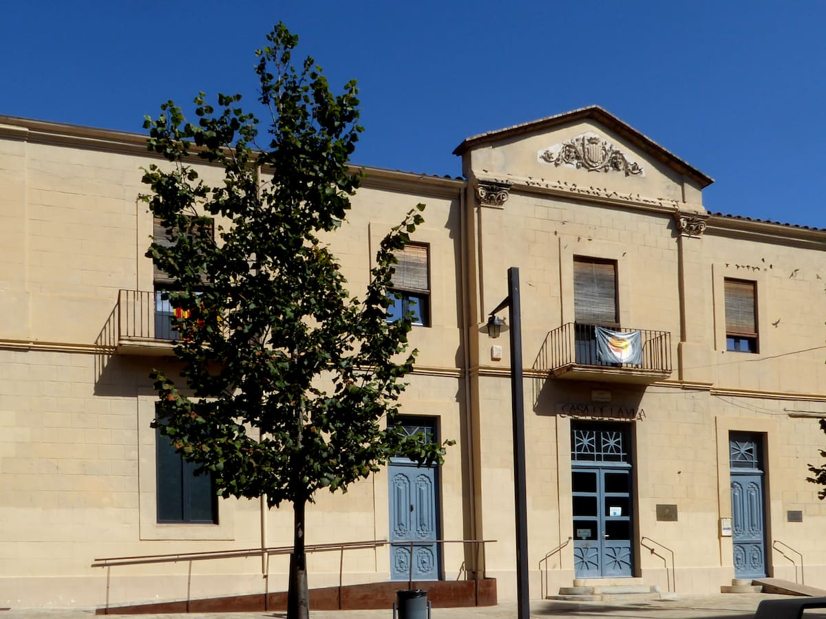 Un jutjat obliga l'Ajuntament de Verges a col·locar la bandera espanyola a l'exterior de l'edifici