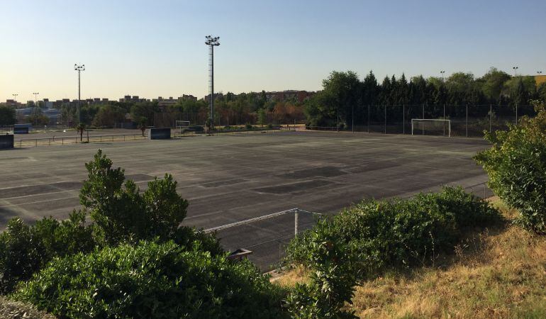 Los campos todavía están a la espera de la instalación del césped