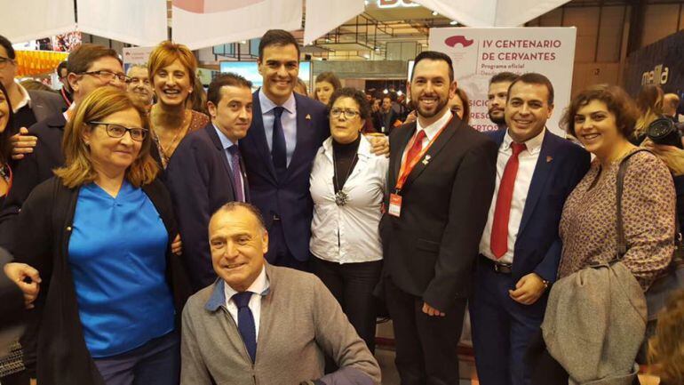 Socialistas de Cuenca con Pedro Sánchez en FITUR 2016