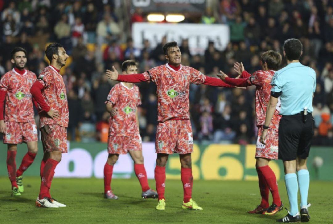 El CD Guijuelo, en el choque de Copa ante el Atlético de Madrid.