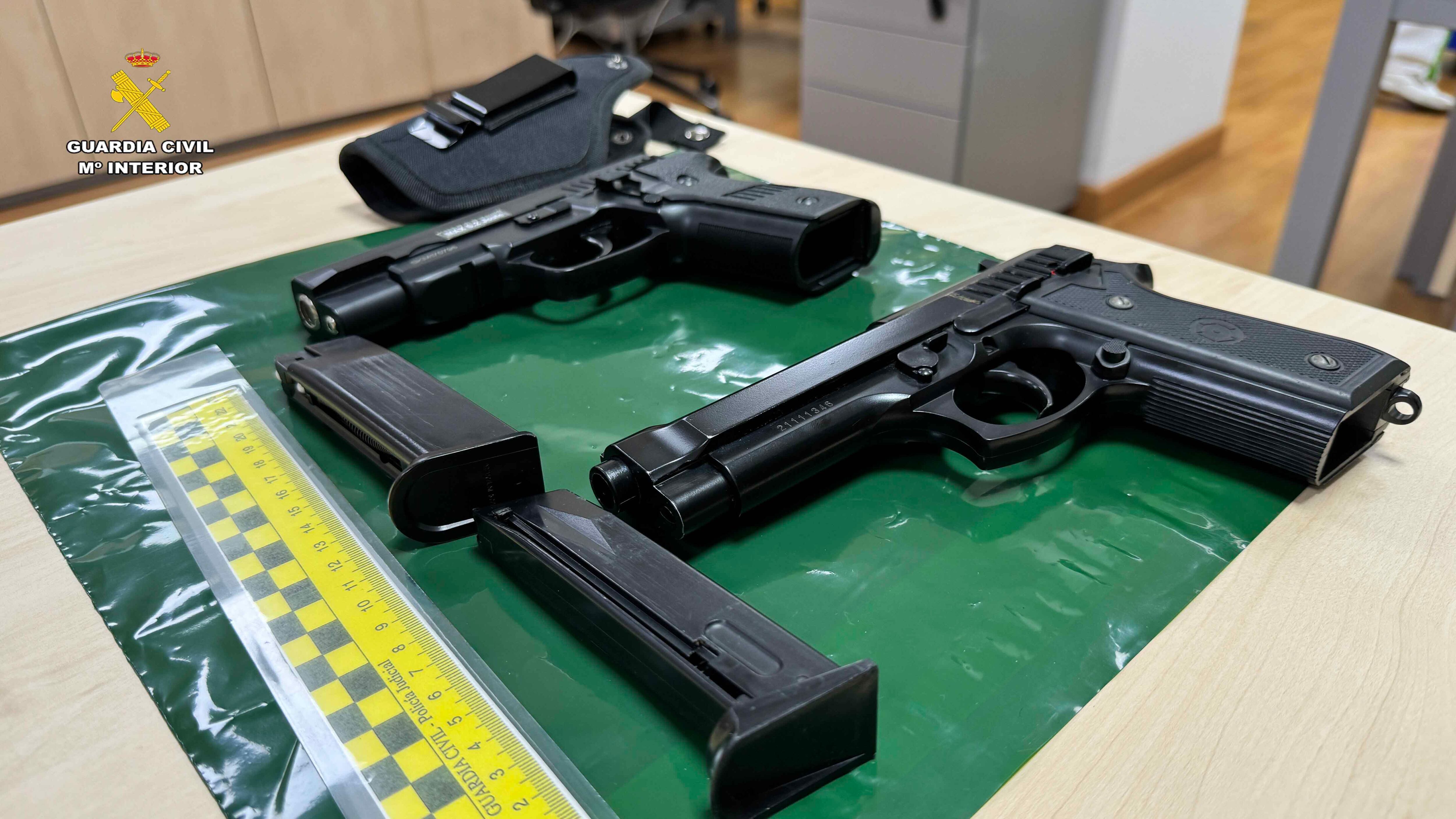 La Guardia Civil interviene dos armas prohibidas en las fiestas de Albelda de Iregua