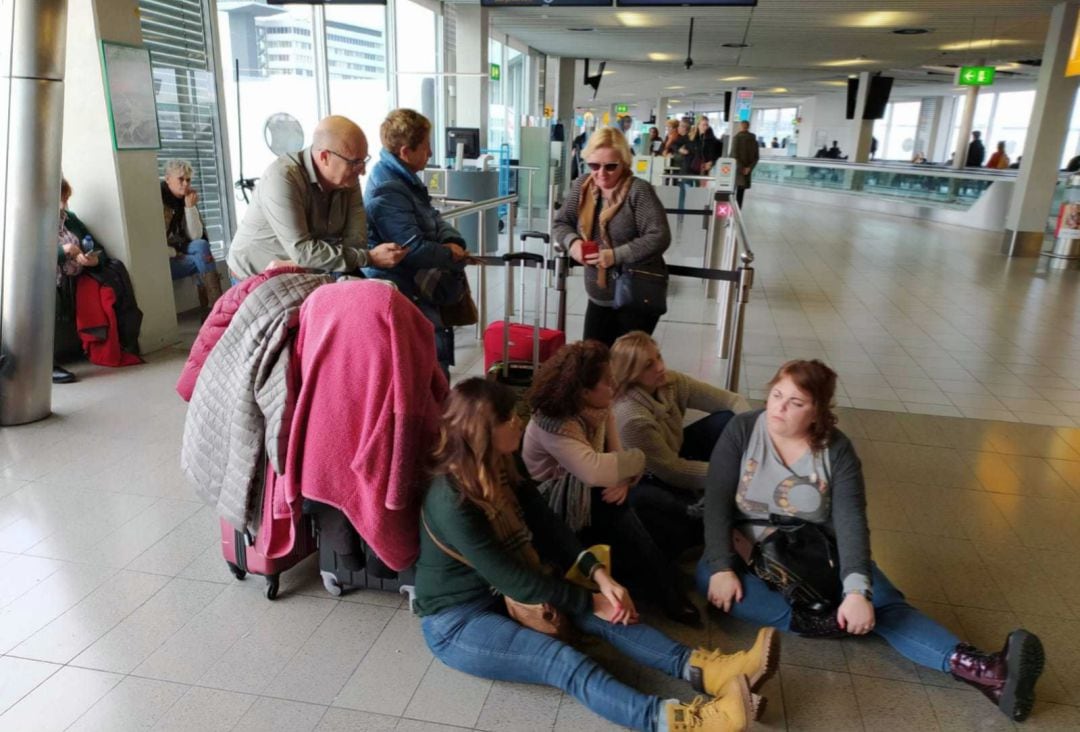 Sanitarios en el aeropuerto de Ámsterdam