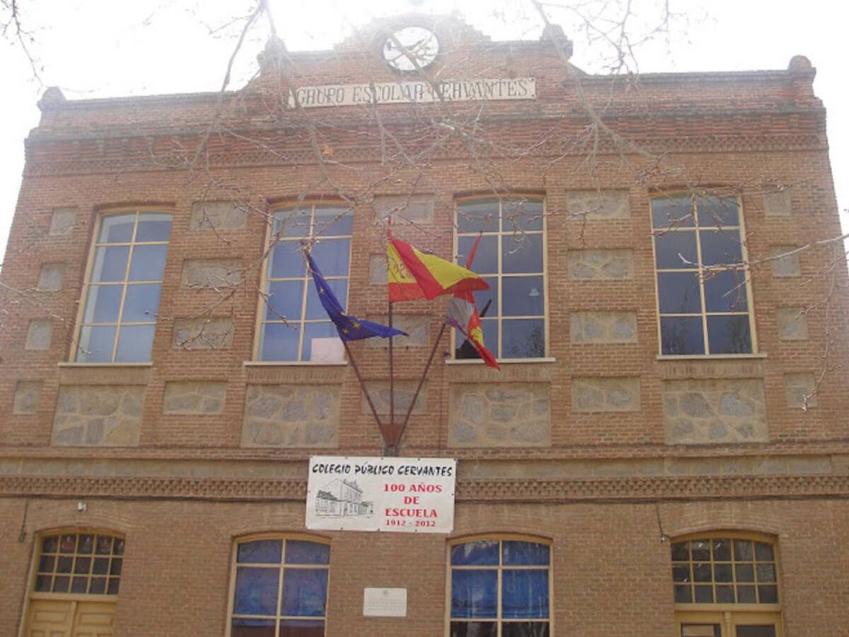 El catedrático Diego González y el Colegio Cervantes, entre los premiados en las distinciones Pablo Iglesias