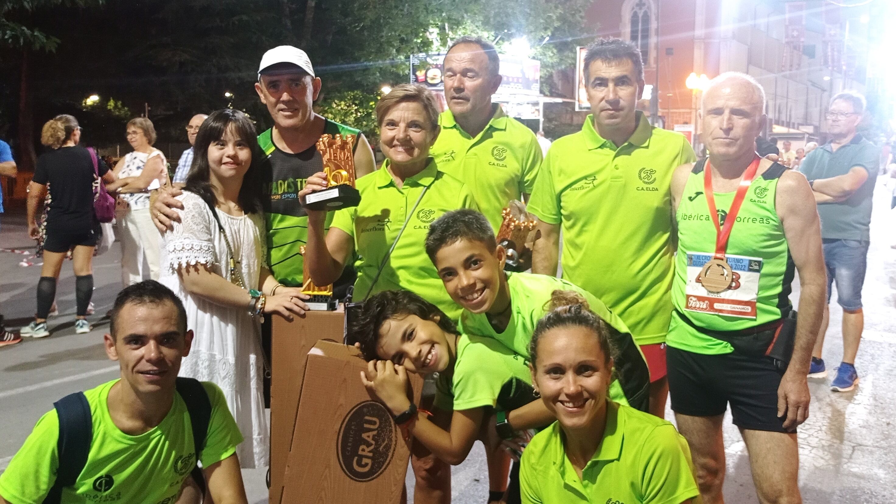 Atletas del C. A. Elda en el Cross Nocturno de Villena