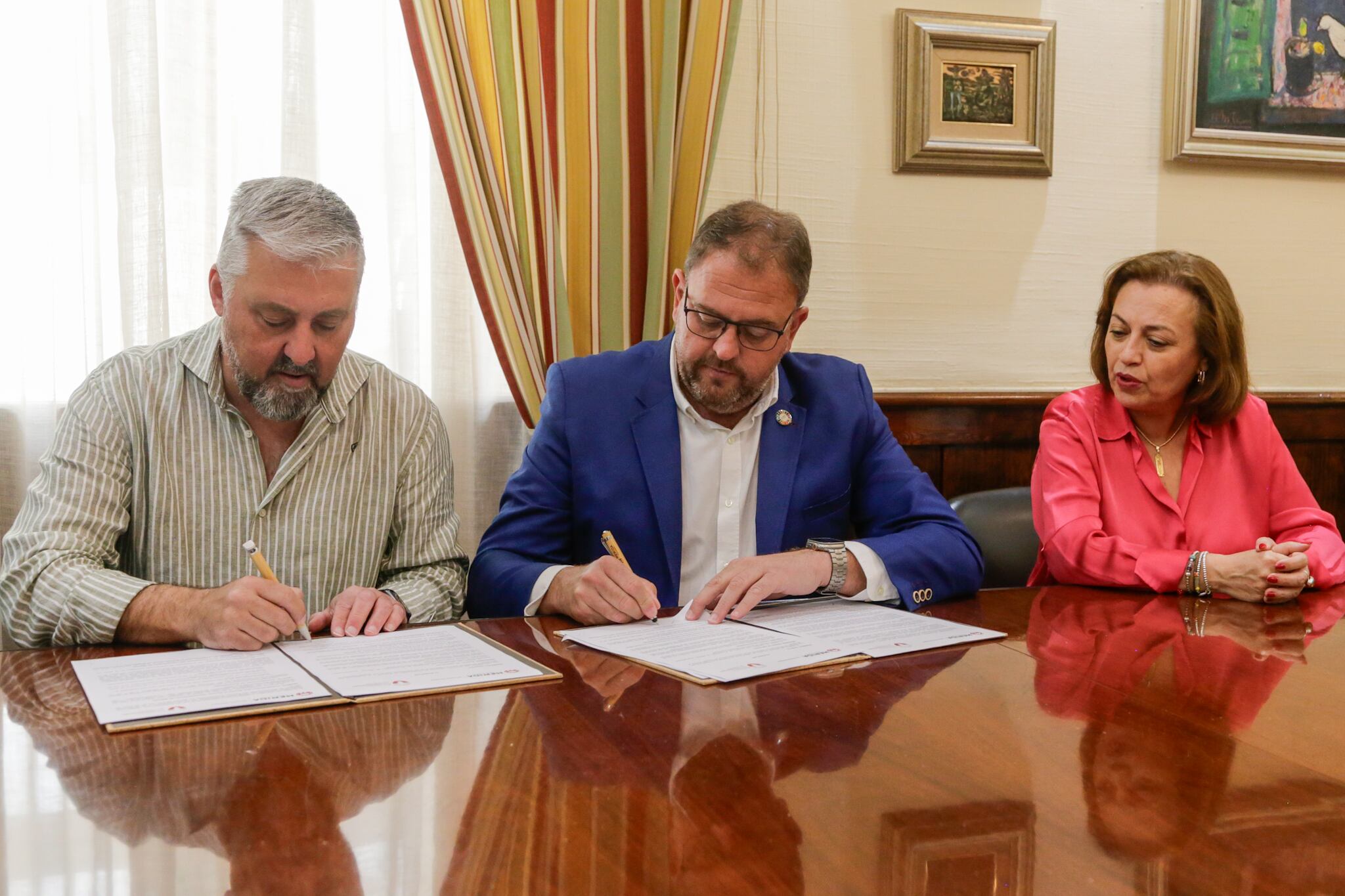 David Tobaja y Antonio Rodríguez Osuna en la firma del Convenio con la Plataforma del Voluntariado.