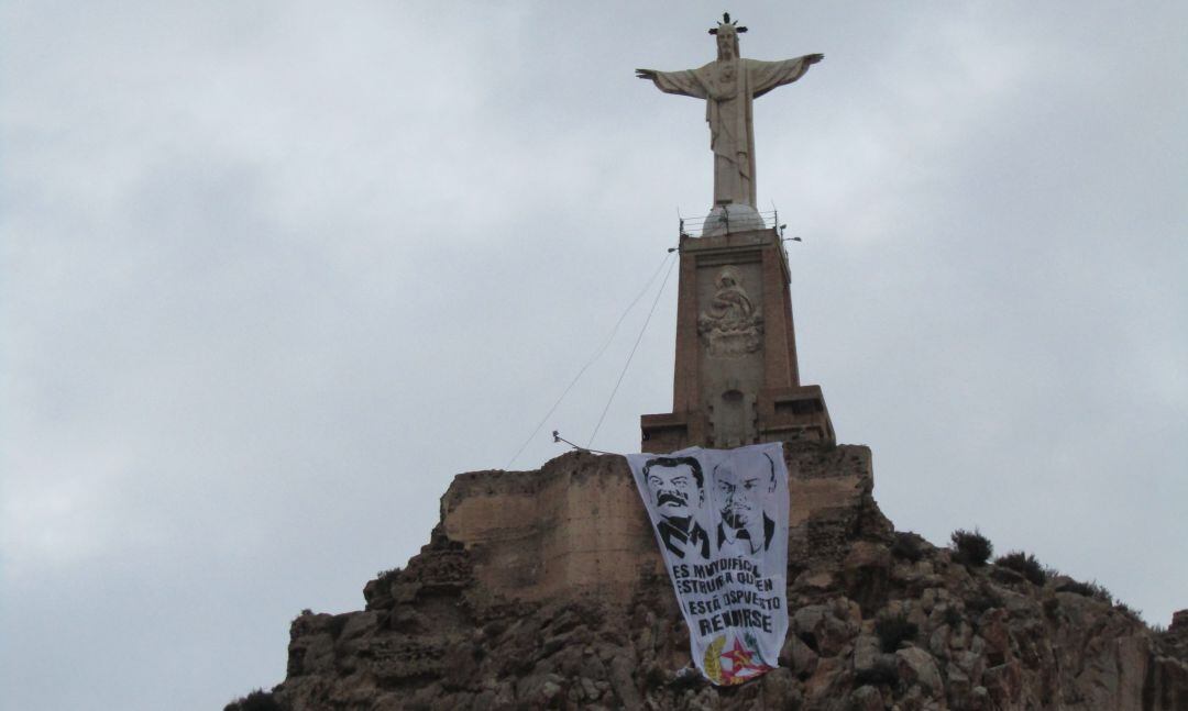 Así ha amanecido este miércoles el monumento de Monteagudo