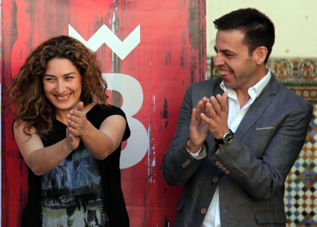 Imagen de archivo de Cristóbal Ortega, junto a la cantaora Estrella Morente, durante su etapa como director de la Bienal de Sevilla