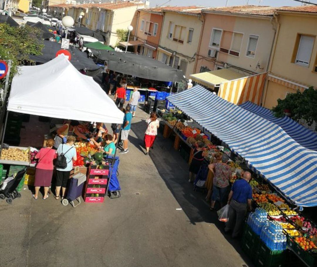 Imagen de archivo del mercadillo de la calle La Huerta en Petrer