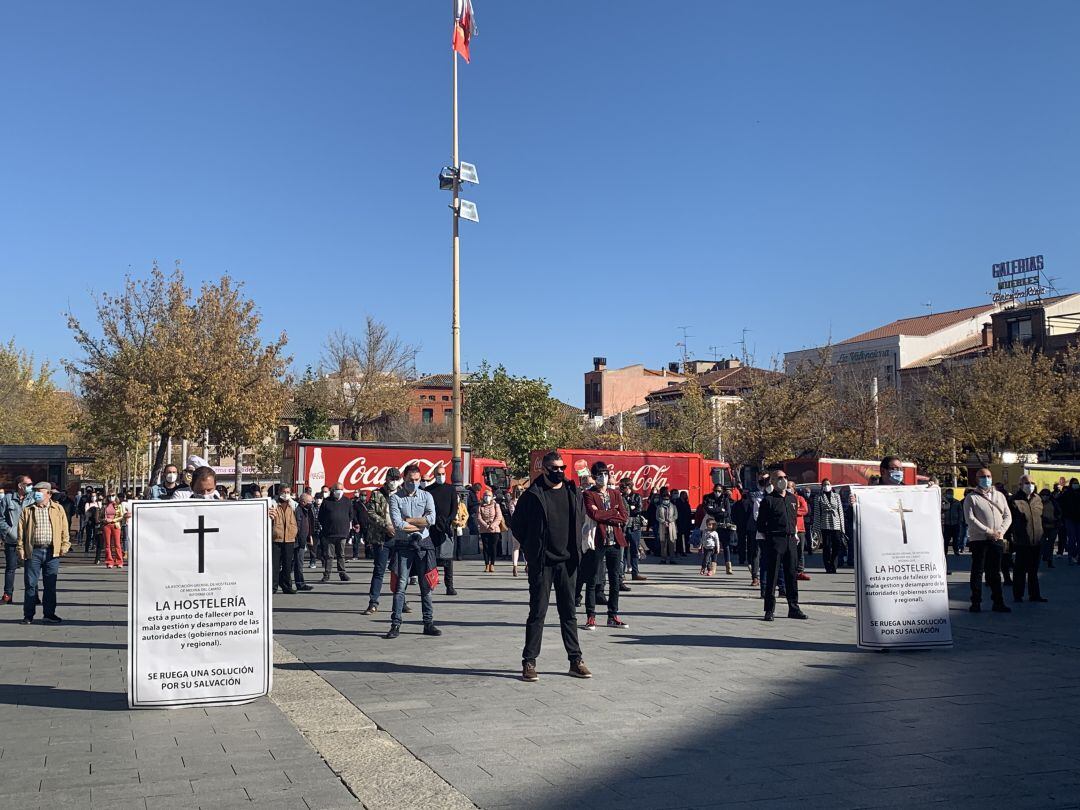 Concentración convocada por la hostelería medinense para hacer visible la situación crítica del sector
