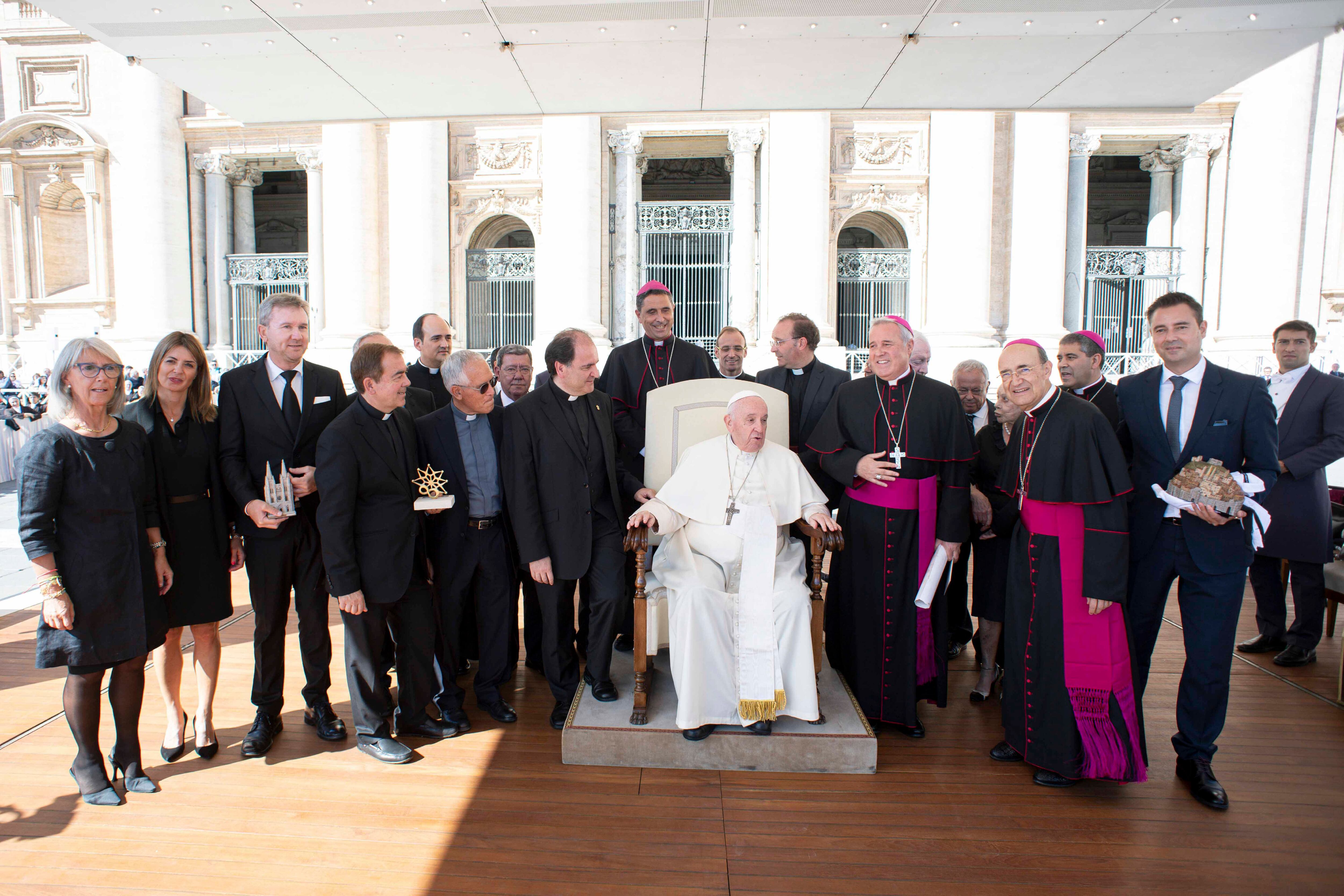 La comitiva burgalesa junto al Papa Francisco.