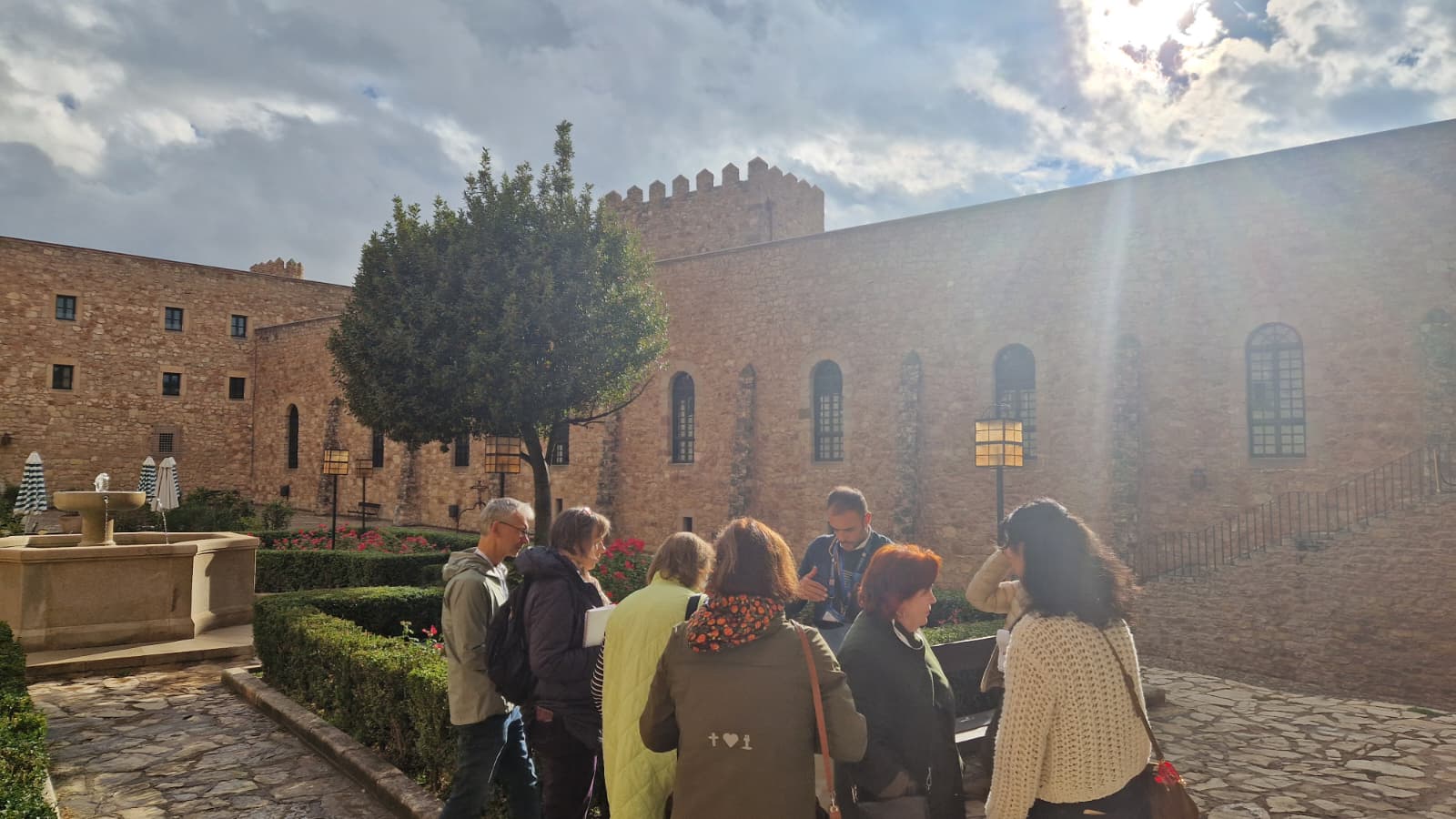 Grupo de periodistas en el Parador de Sigüenza