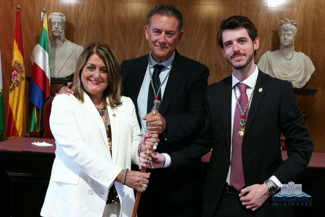 Ángeles Isac, Raúl Caro y Javier Bris en el Pleno de constitución de la legislatura. 