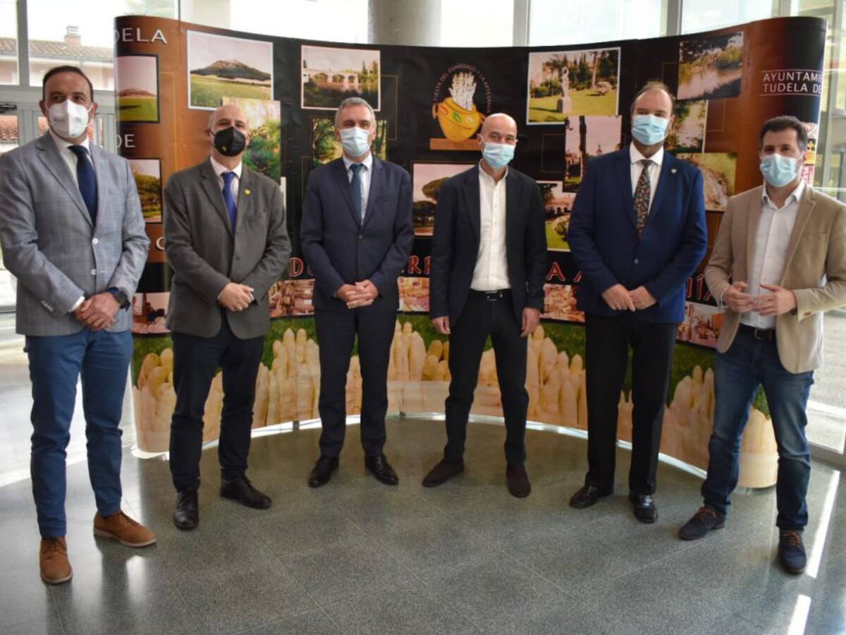 Carlos Flores recibe en Tudela el Premio Espárrago