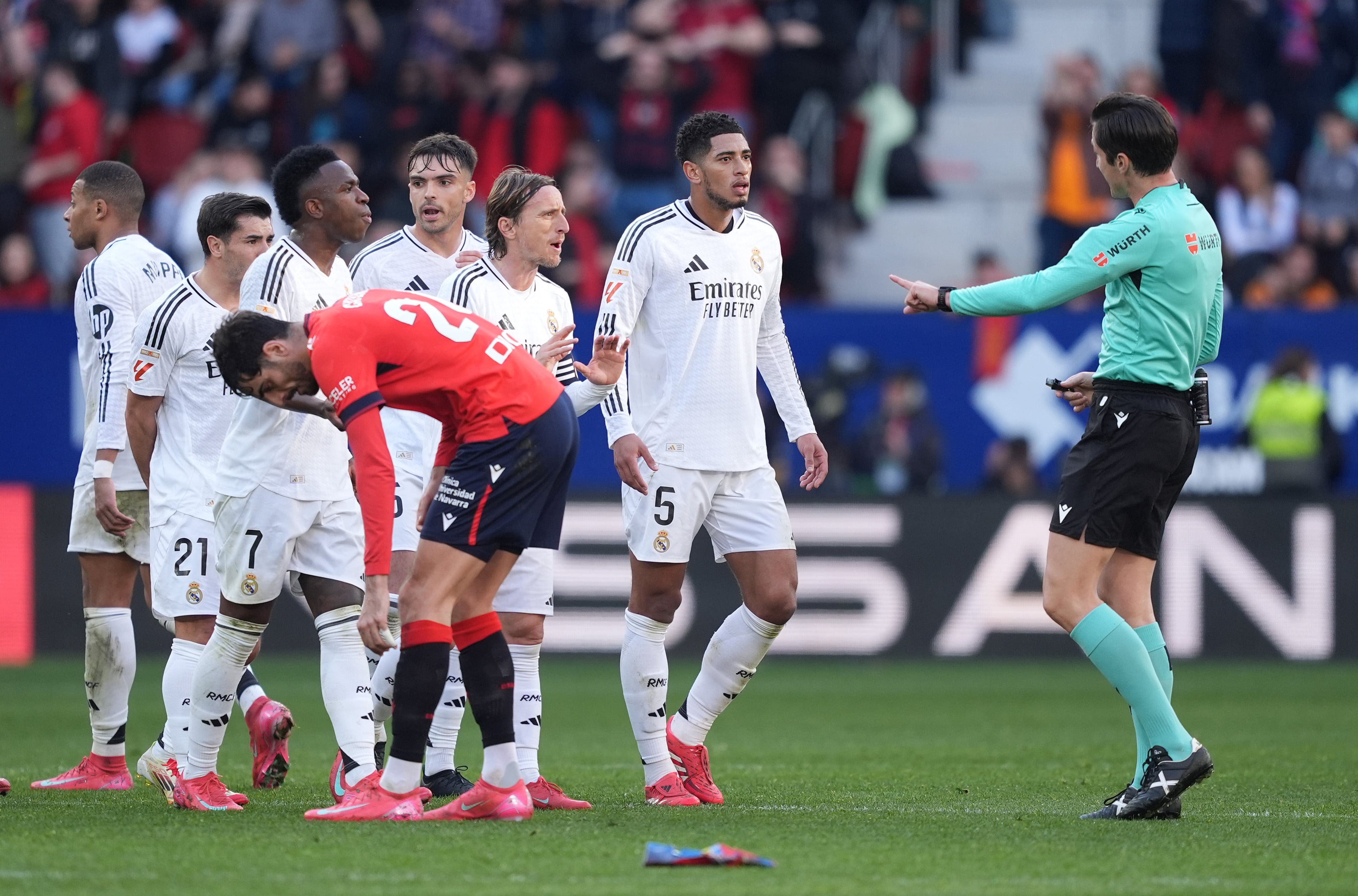 Martínez Munuera, durante el Osasuna-Real Madrid de LaLiga