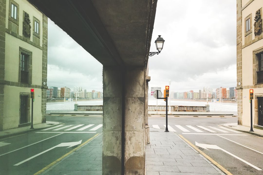 Carretera de Gijón junto al ayuntamiento 