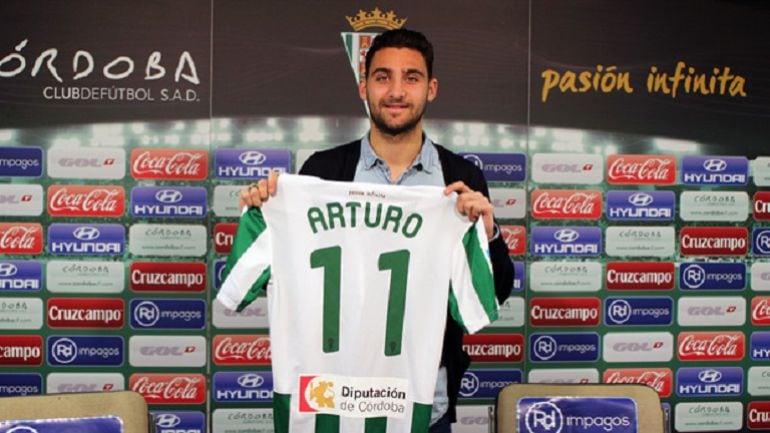 Arturo en su presentación.