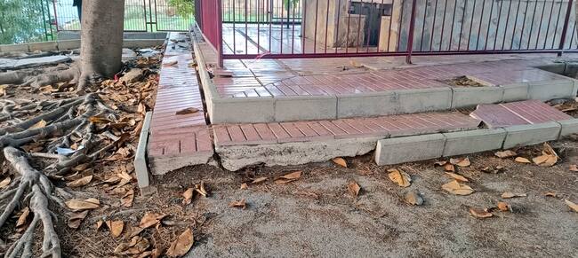 Desperfectos en el patio del CEIP San Blas