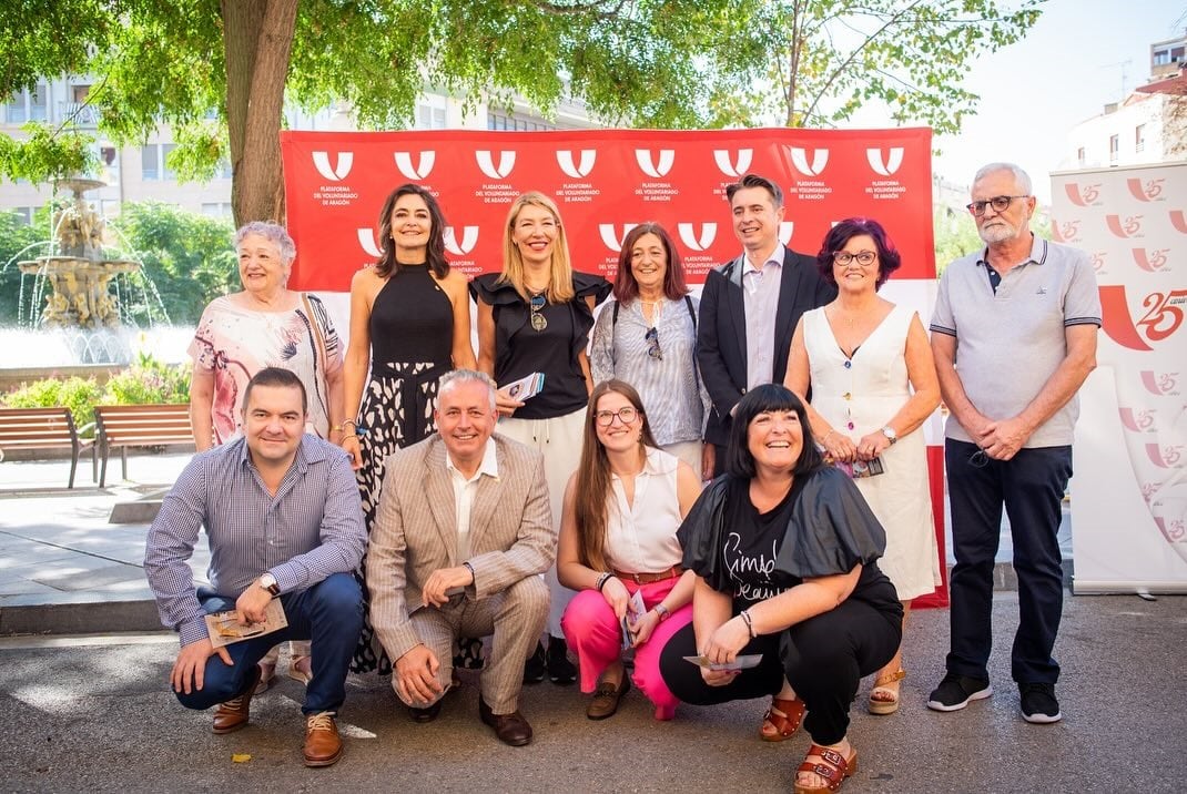 Autoridades políticas mostrando su apoyo a la Feria del Voluntariado de este año. Entre ellos, concejales del PP y Vox