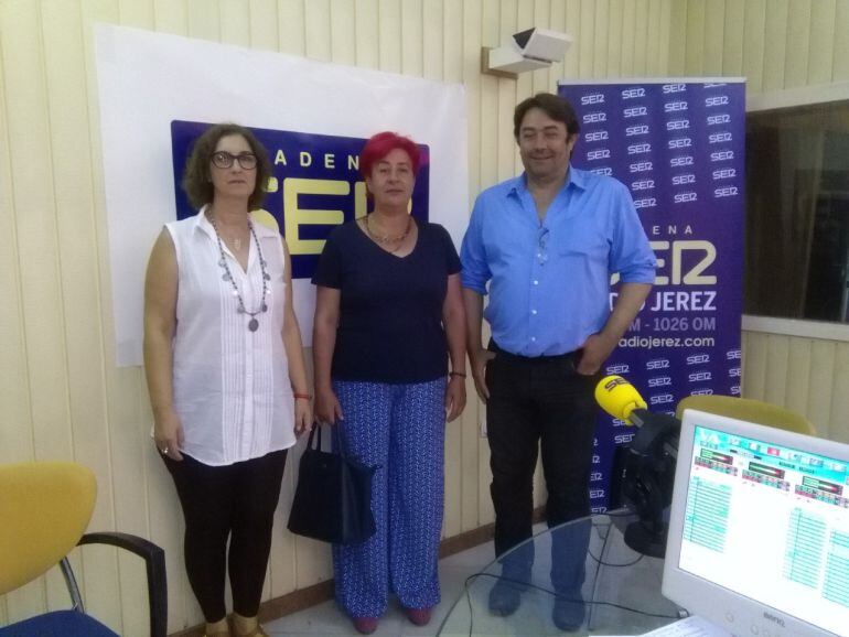 Varios de los afectados en Radio Jerez al cumplirse cuatro años desde los despidos que ejecutó el anterior gobierno del PP en 2012. 