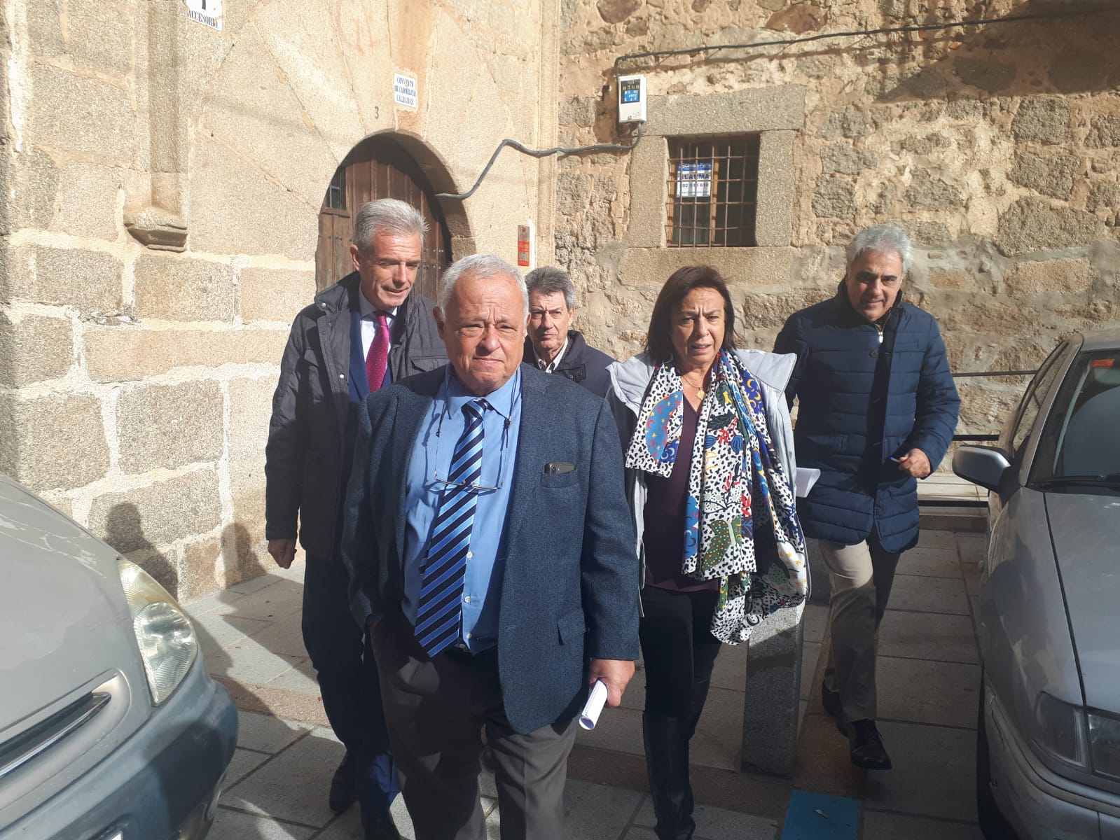 Gonzalo Santonja, consejero de Cultura de la Junta de Castilla y León, tras su visita al monasterio carmelita de Piedrahita